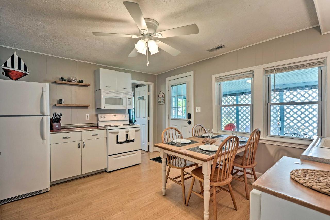 The Blue Crab Cottage - 3 Blocks From The Beach! كولونيال المظهر الخارجي الصورة