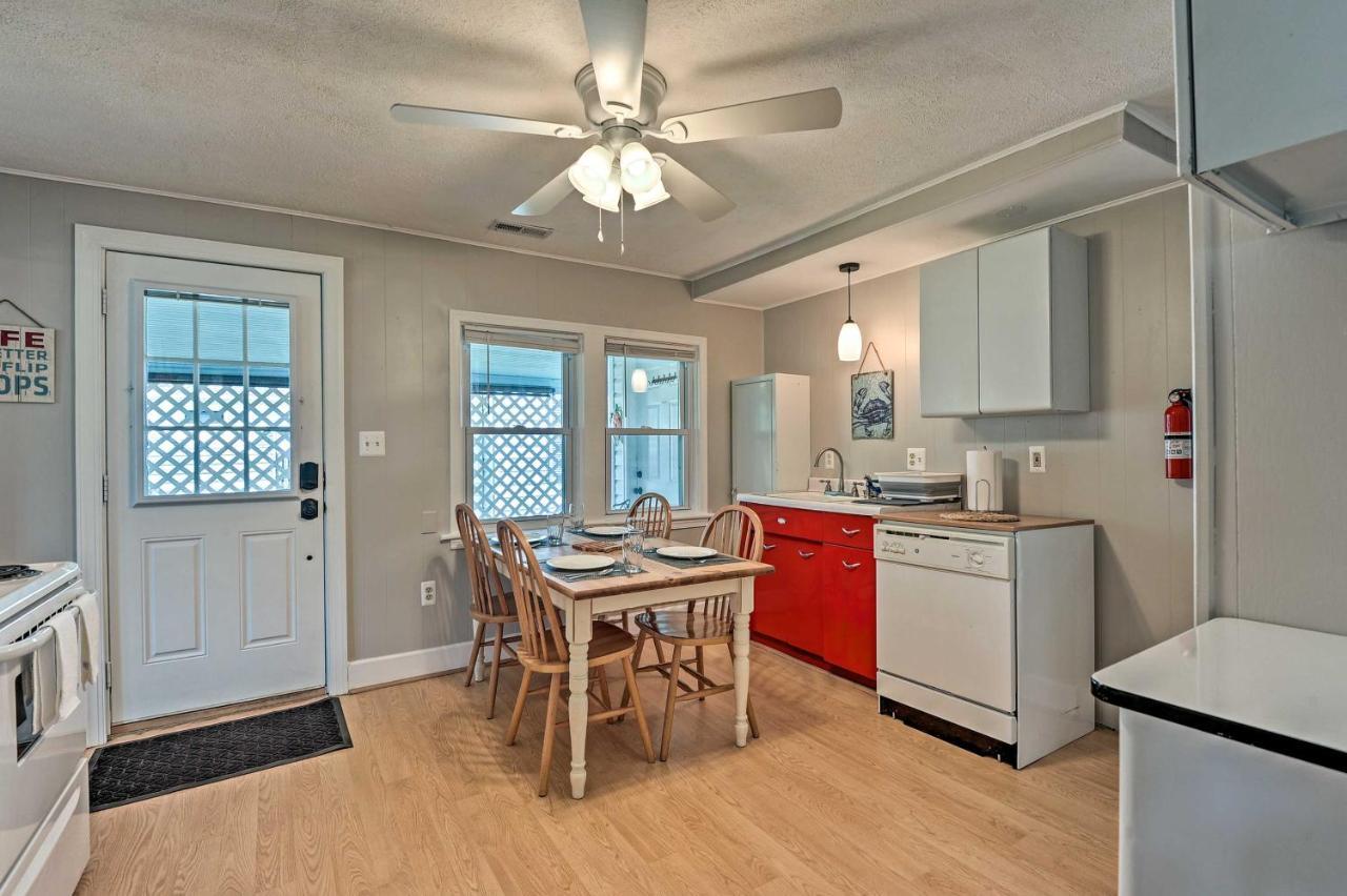 The Blue Crab Cottage - 3 Blocks From The Beach! كولونيال المظهر الخارجي الصورة