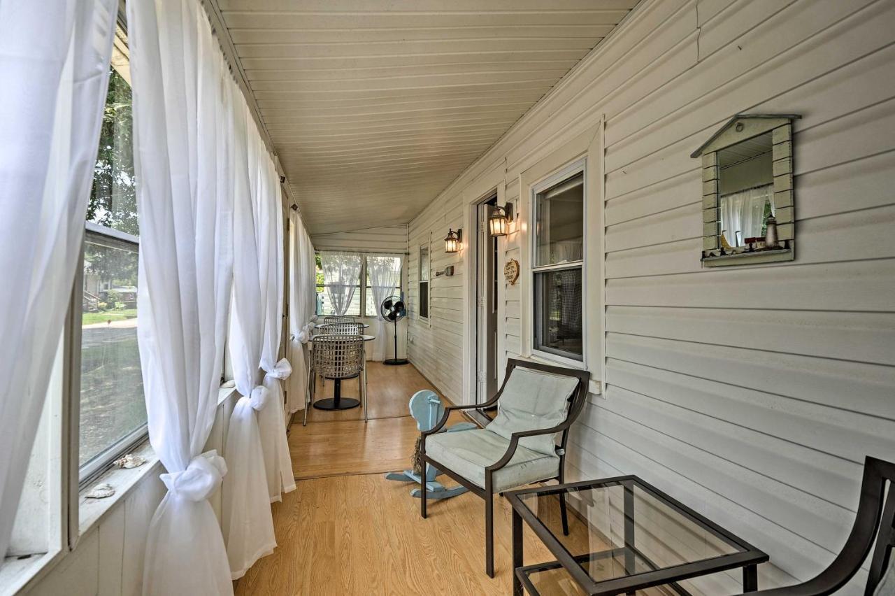 The Blue Crab Cottage - 3 Blocks From The Beach! كولونيال المظهر الخارجي الصورة